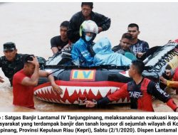 Satgas Banjir Lantamal IV Evakuasi Warga di Sejumlah Wilayah di Tanjungpinang