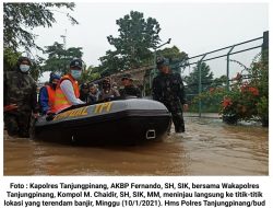Diguyur Hujan, Kapolres Tanjungpinang Tinjau Lokasi Banjir
