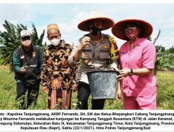Kapolres bersama Ketua Bhayangkari Tanjungpinang Kunjungi Korban Banjir dan KTN