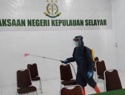 Tim Satgas Gugus Covid 19 Semprot Kantor Kejari Selayar