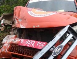 Telah Terjadi Tabrakan Beruntun Mobil Muatan Sayur vs Mobil Dinas BPBD