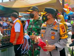 Forkopimda Kabupaten Kampar Bagikan Masker Untuk Masyarakat di Kawasan Plaza Bangkinang