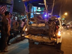 Mobil Panjero di Deli Serdang Tabrak Bentor Sedang Parkir
