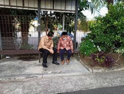 Dengan Sikap Teduh, Dia Temui Orang Tua di Pinggir Jalan