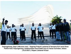 Lantamal IV bersama Dinas LH dan Perkim Kota Tanjungpinang Goro di Taman Gurindam