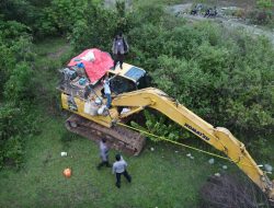 Tim Gabungan Polres Merangin Berhasil Mengamankan 5 Unit Alat Berat di Pinggir Aliran Sungai Tabir