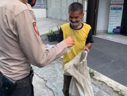 Sat Sabhara Polrestabes Medan Pantau Posko PPKM Mikro Sekaligus Bagikan Makanan Kepada Masyarakat Kurang Mampu