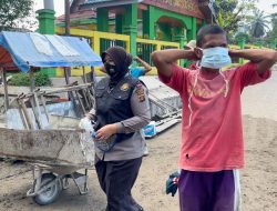 Tim 03 Srikandi Squad 01 Polres Merangin Berikan Himbauan Prokes Pada Masyarakat Seputaran Kota Bangko