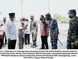 Danlantamal IV Sambut Kedatangan Menteri Bappenas di Bandara RHF Tanjungpinang