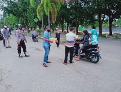 Sat Intel Polres Merangin Bagi-Bagi Takjil Dan Masker Gratis