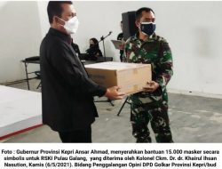 Saat Tinjau RSKI Pulau Galang, Gubernur Kepri Serahkan 15.000 Masker
