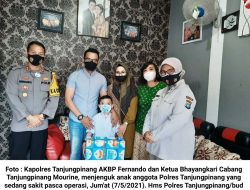 Tali Asih dari Kapolres dan Ketua Bhayangkari Cabang Tanjungpinang untuk Personel/PNS
