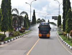 Kepedulian polres Merangin Dalam Rangka Mengantisipasi Penyebaran Covid 19 Sat Sabhara Melakukan Penyemprotan Disinfektan