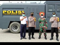 Waka Polres Muaro Jambi Kompol Novrizal MH Pimpin Penyempotan Disifektan Di Jalur Dua Dan Perkantoran