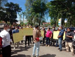 Bentuk Kepedulian Rekan Satu Propesi Puluhan Wartawan Merangin Mengadakan Aksi Solidaritas di Mapolres Merangin
