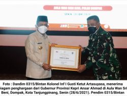 Capai Target Vaksinasi, Dandim 0315/Bintan Raih Penghargaan dari Gubernur Kepri