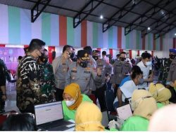 Hadiri Vaksinasi Massal 1.000 Orang, Kapoldasu : Masyarakat Kota Medan yang Sudah Vaksin Tetap Patuhi Prokes