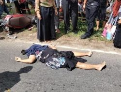 Breaking news ! Motor Vs Truck, Laka Maut Depan Kantor Bupati Merangin, Pengendara Motor Tewas Di tempat
