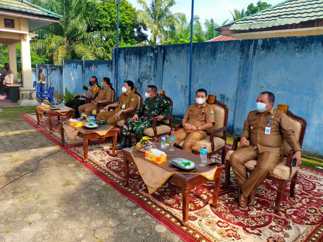 Kapolres Muaro Jambi dan Sekda Muaro Jambi Menyaksikan Vaksinasi Lansia Serentak