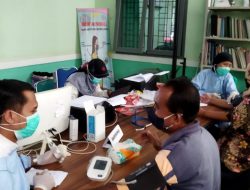 Kasubsektor Taman Rajo IPDA. Yoga Prawira Mukti. S. TrK. Monitoring Vaksinasi Masal DI Puskesmas Kemingking