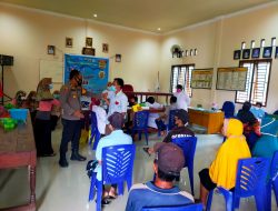 Kapolsek Jaluko Tinjau Pelaksanaan Vaksinasi Massal Tahap 1 Dikantor Desa Sarang Burung Kecamatan Jaluko