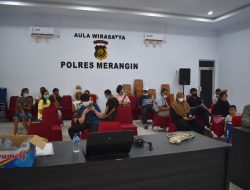 Masyarakat Merangin Sangat Antusias Mengikuti Vaksin Massal Di Mapolres Merangin