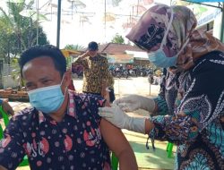 Kapolsek Lembah Masurai Iptu Rezi Darwis,SH Monitoring Langsung Vaksinasi Untuk Lansia Lembah Masurai
