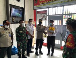 Kapolres Merangin Menyerahkan Bantuan Kepada Napi Positif Covid-19