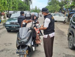 Dalam Rangka Menyambut Hari Bhayangkara Ke 75 Polres Merangin Membagikan 1000 Masker Gratis