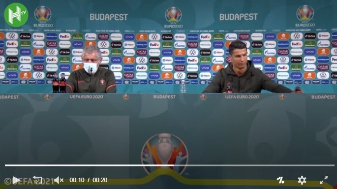 Gara-gara Ronaldo Geser Botol Coca Cola, Sahamnya Langsung Anjlok
