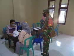 Babinsa Tamhir Pantau Pelaksanaan Vaksinasi ke Warga Binaannya