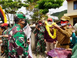 Danrem 032/wbr Beserta Rombongan Disambut Meriah Oleh Masyarakat Dengan Tari Pasambahan