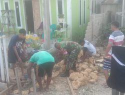Peduli Sesama, Babinsa Bantu Bangun Rumah Milik Warga Binaan