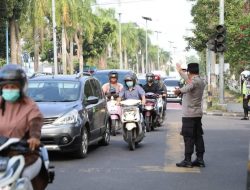 Spontanitas Kapolda Sumut Turun Kejalan Atur Lalu Lintas