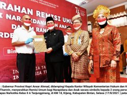 Ansar Ahmad Serahkan Remisi Kepada Warga Binaan se-Kepri di Lapas Kelas II A Tanjungpinang