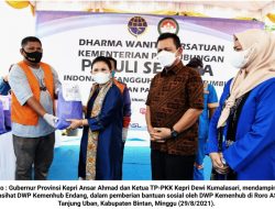 Gubernur Kepri Hadiri Pembagian Sembako oleh DWP Kemenhub