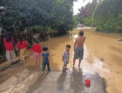 Akses Jalan di Malo Tantan di Landa Banjir Melanda Kemacetan Menuju 4 Desa Kec.Nalo Tantan Kab.Merangin