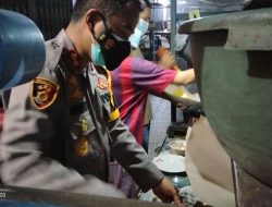 Kapolres Merangin Peduli Pasien Covid-19 Borong Nasi Goreng Pedagang Kaki Lima