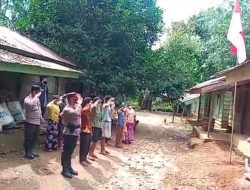 Polres Merangin dan Jajaran Bersama Suku Anak Dalam (SAD) Mengikuti Pengibaran Bendera Merah Putih