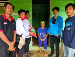 Memaknai HUT RI ke 76:Karang Taruna Bina Bakti Rahayu Bagikan Paket Sembako