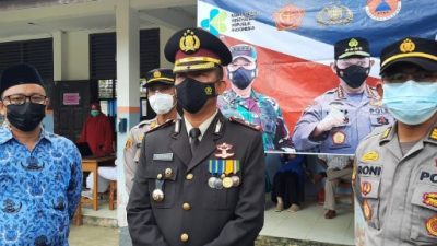 Bupati Muaro Jambi Ketua DPRD dan Kapolres Muaro Jambi menyaksikan 300 Siswa dan Pedagang Kantin di Muarojambi Divaksin di SMAN. 2