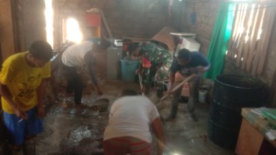 Berilmu Arsitektur, Babinsa Bantu Desain Pembangunan Rumah Warga di Taliabu