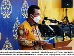 Ansar Ahmad Hadiri Wisuda Sarjana ke-XVII dan Diesnatalis UMRAH ke-XIV