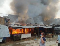 Pusat Pasar Di Perbaungan Terbakar