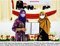 Dewi Kumalasari Lantik Sepri Dwiani sebagai Bunda PAUD dan Dekranasda Natuna 