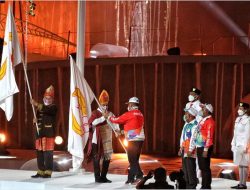 Gubernur Edy Rahmayadi Terima Bendera Tuan Rumah PON 2024