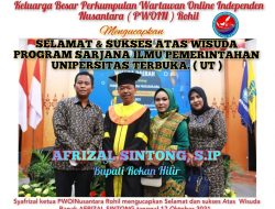 Wisuda sarjana ilmu pemerintahan bupati rohil afrizal sintong