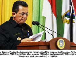 Ansar Ahmad Sampaikan Nota Keuangan dan Ranperda APBD Kepri 2022 