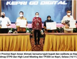 Gubernur Kepri bersama Bupati dan Walikota Tandatangani Roadmap ETPD-HLM TP2DD 