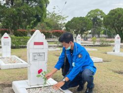 Peringatan Hari Pahlawan, BEM Universitas Islam Riau Berziarah Ke Makam Pahlawan